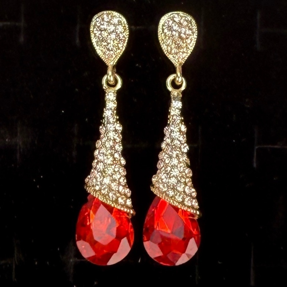 Gorgeous, gorgeous, goldtone, red bling, holiday costume pierced earrings